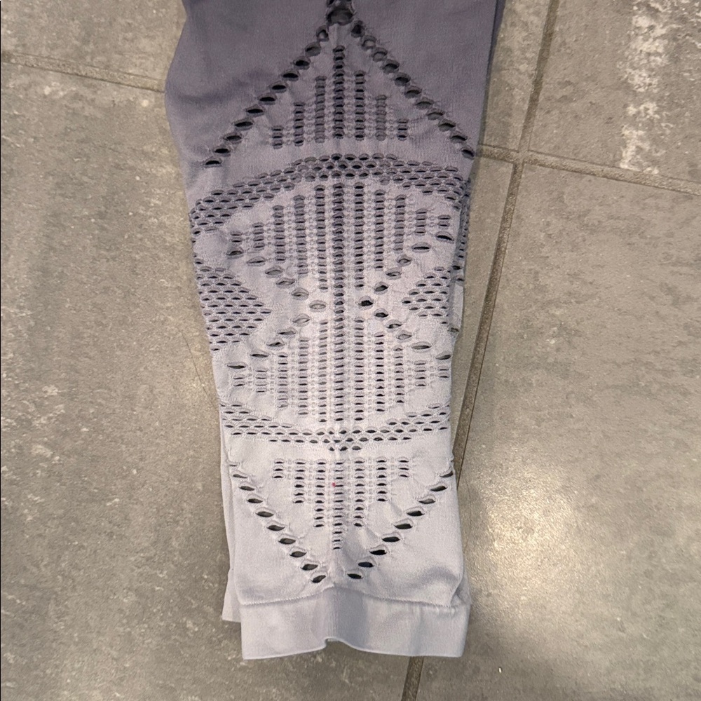 Victoria's Secret Pink Cool & Comfy Leggings Cut Out - Picture 5 of 6